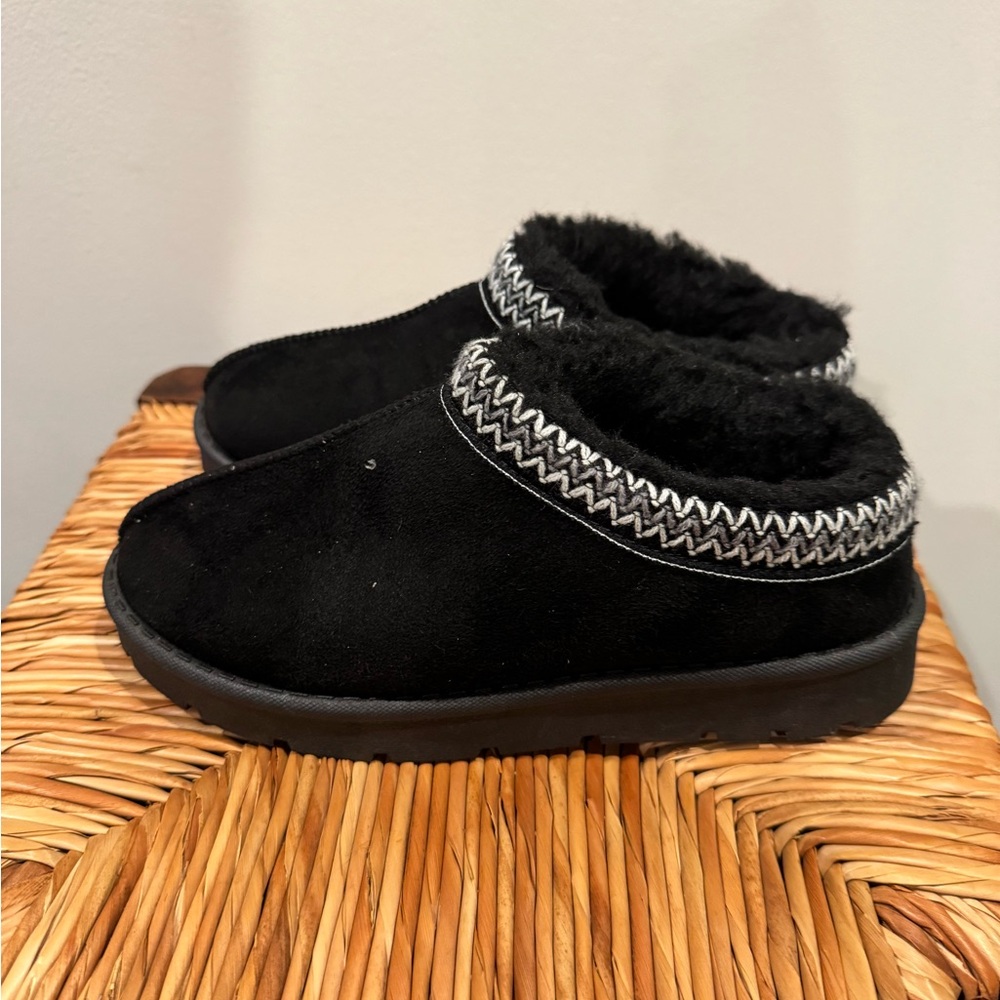 Comfort Trends Cozy Black Women's Slippers size 7